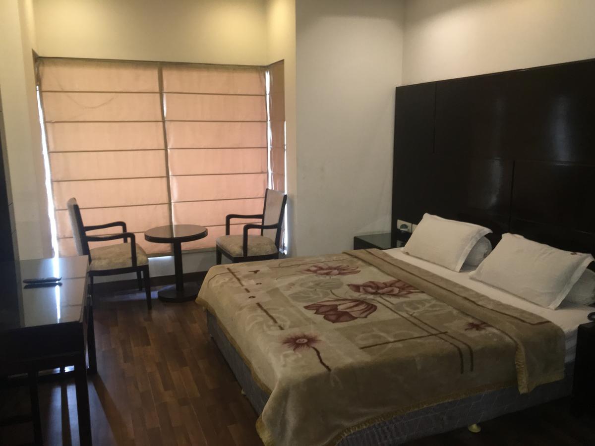 Hotel Vipul Grand Gurgaon Luaran gambar